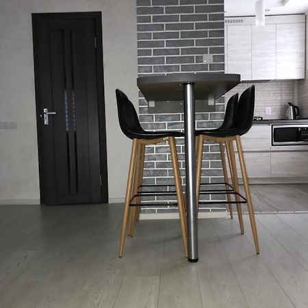 Апартаменти Studio Loft Style チェルニーヒウ エクステリア 写真